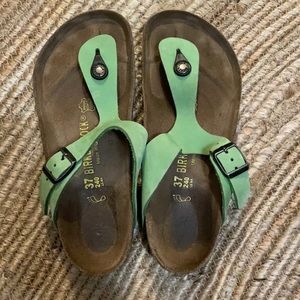 Green Birkenstock’s Gizeh
